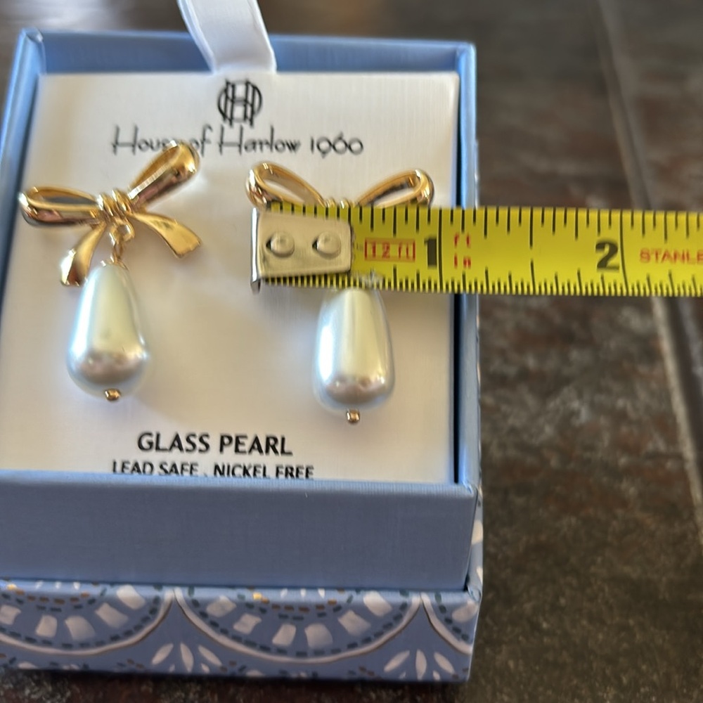 House of Harlow 1960 Gold and Pearl Bow Earrings - Picture 4 of 5